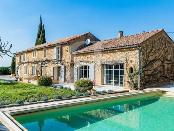 Superbe mas restauré avec piscine au pied des Dentelles de Mont