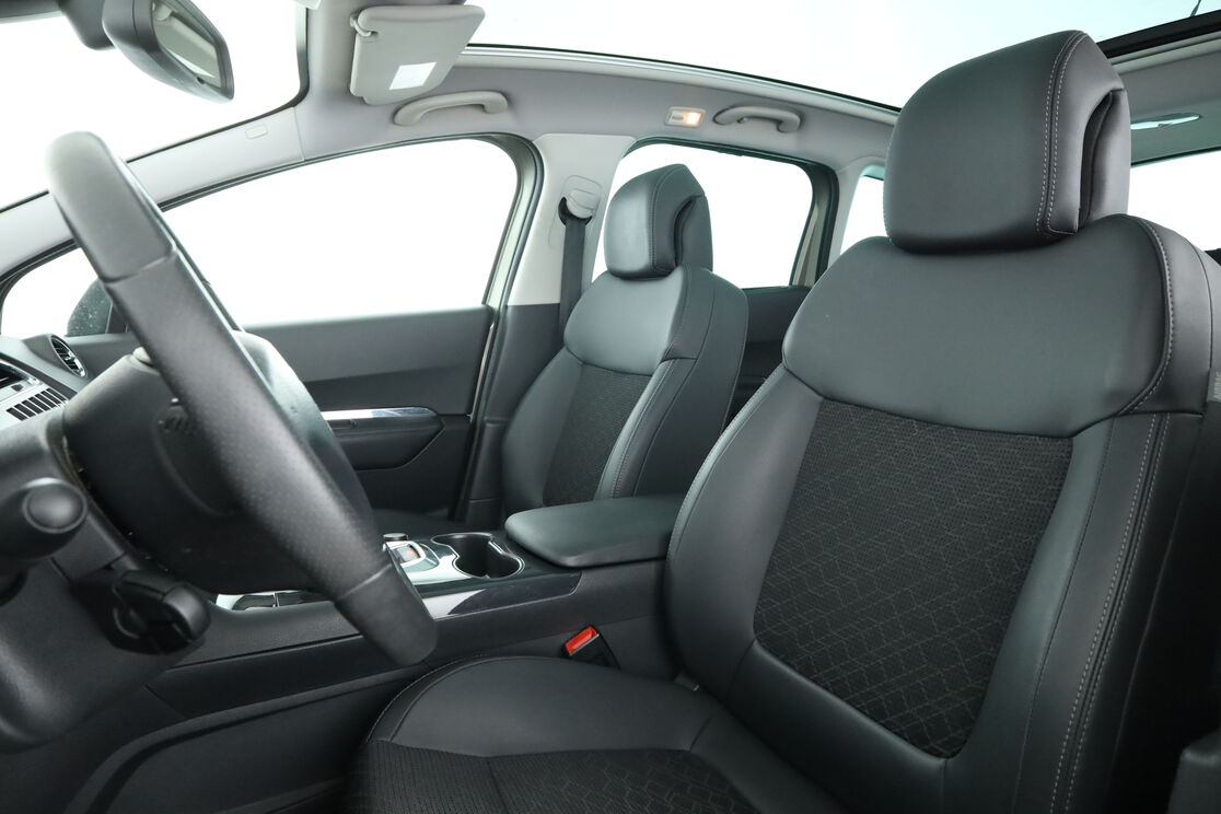 Peugeot 3008 1.6 Blue-HDi Allure — photo 9