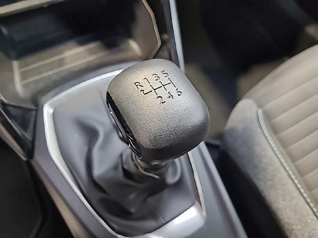Peugeot 2008 puretech 100 s&s bvm6 style — photo 17