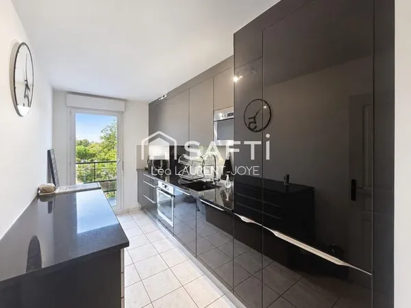Appartement rénové dans résidence sécurisée