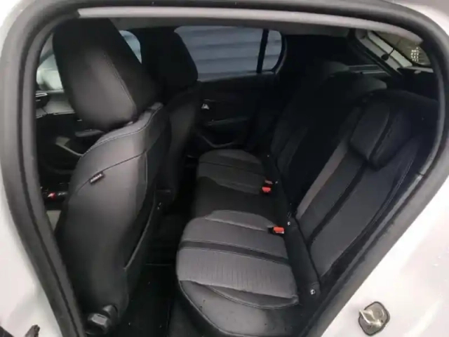 Peugeot 208 e- 136ch allure pack — photo 9