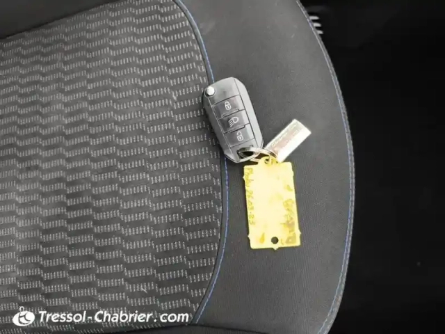 Peugeot 208 puretech 82ch s&amp;s bvm5 signature — photo 16