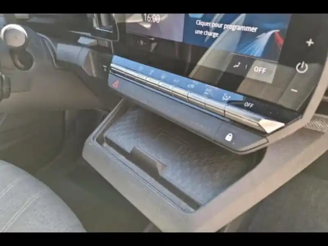 Renault Megane e-tech electric ev60 220ch equilibre super charge — photo 9