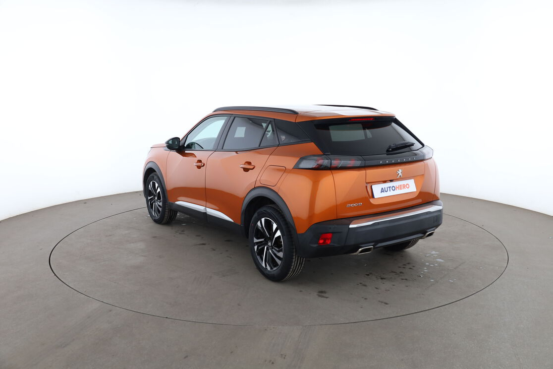 Peugeot 2008 1.2 PureTech Roadtrip EAT8 — photo 3