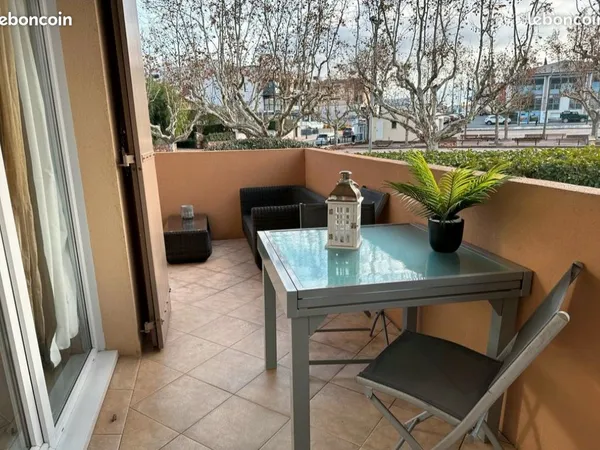 Appartement meublé Grande terrasse Parking Clim - 10 mn des plages - Disponible immèdiatement