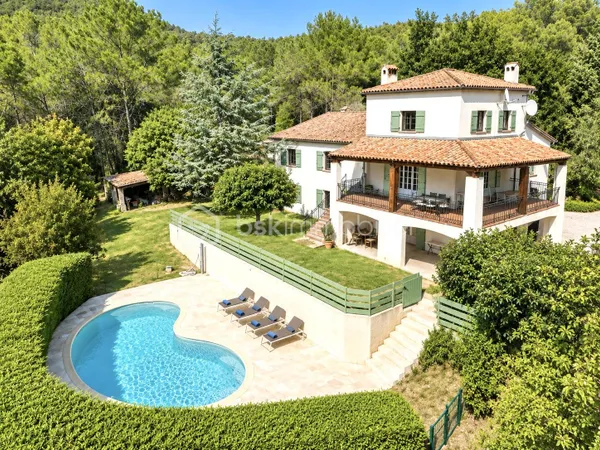Maison 9 pièces 313 m²