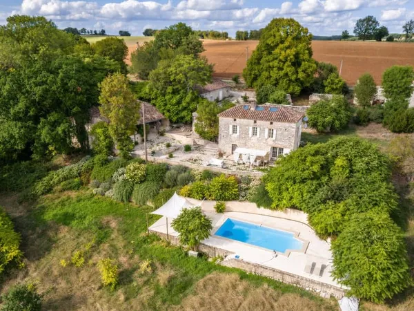 Propriété avec piscine, annexe pour invités, dépendances et vue panoramique