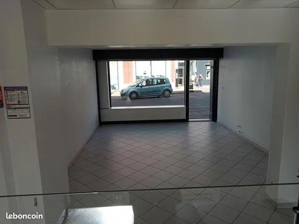 Local commercial à Albert