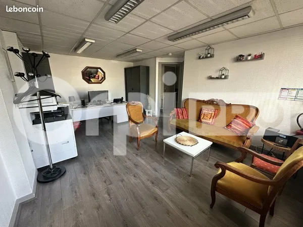 Bureau 79 m²