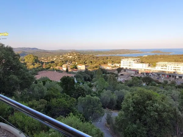 Magnifique T3 de 70m2 meublé avec terrasse & vue mer (Location période scolaire : octobre à avril)