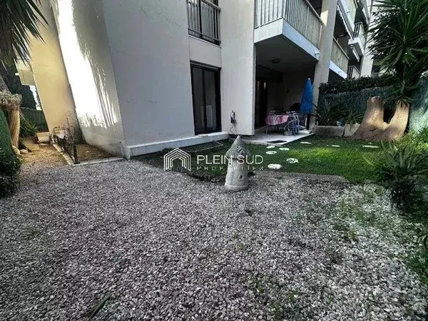 REZ DE JARDIN