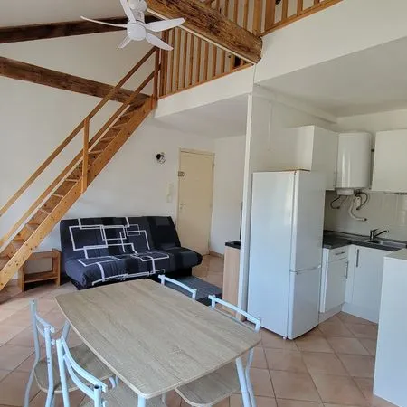 F2 Meublé 34m2 + mezzanine - centre ville Bagnols-sur-ceze