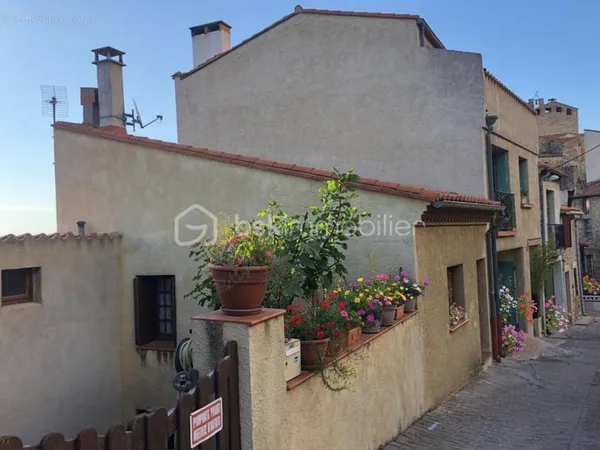 Maison en pierre avec patio, garage et suite parentale - Bouleternère