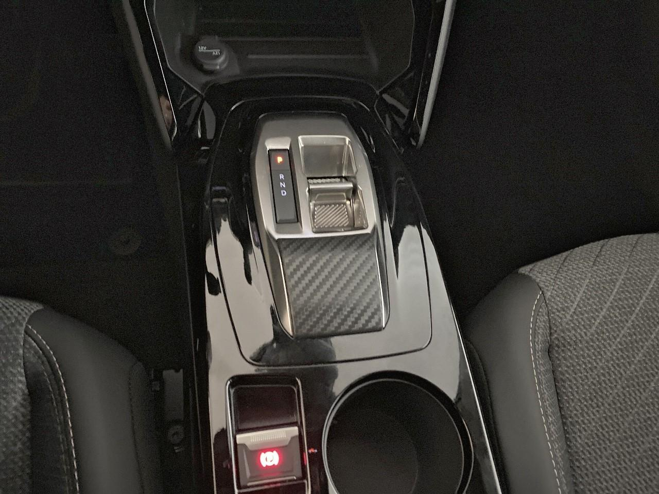 Peugeot 2008 hybrid 145 ch e-dcs6 allure — photo 17