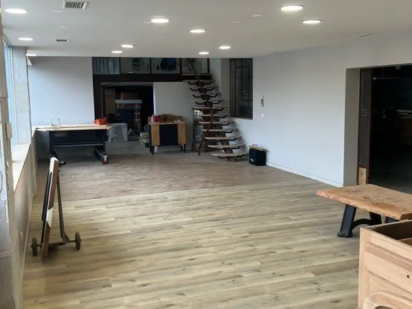 Vend local Mélou 660 m2 + 70 m2