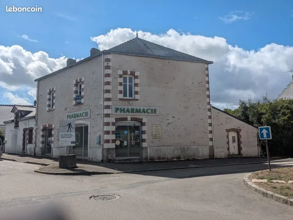 Local professionnel 90 m² + habitation à rénover - 165 000
