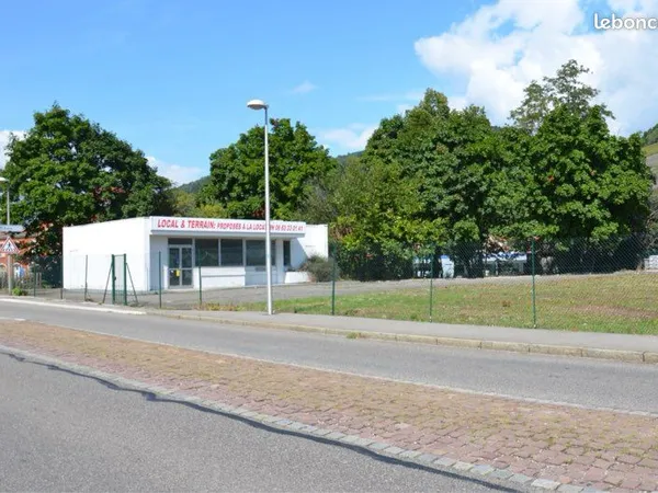 Emplacement N 1 - Beau Local Commercial