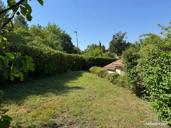 Maison rénovée de plain-pied avec garage - Terrain piscinable de 745 m² - Possibilité d'agrandisseme