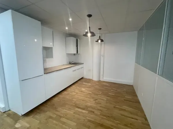 Bureau 170 m²