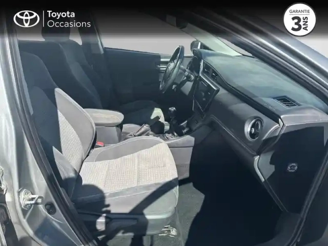 Toyota Auris 1.2 turbo 116ch collection — photo 6
