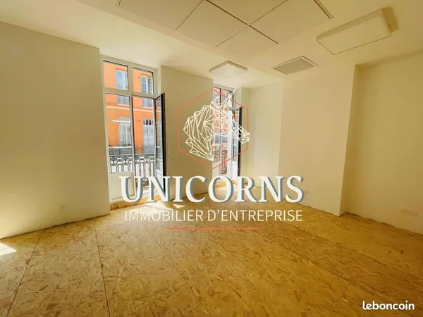 Bureaux 330 m²