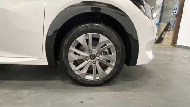 Peugeot 208 electrique 50 kwh 136ch — photo 16