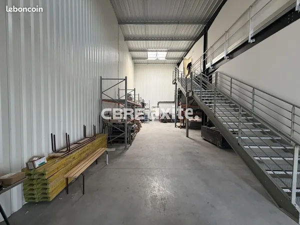 LOCAL D'ACTIVITE 307 m² MERY