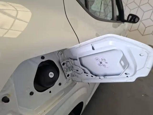 Dacia Sandero sce 65 — photo 21