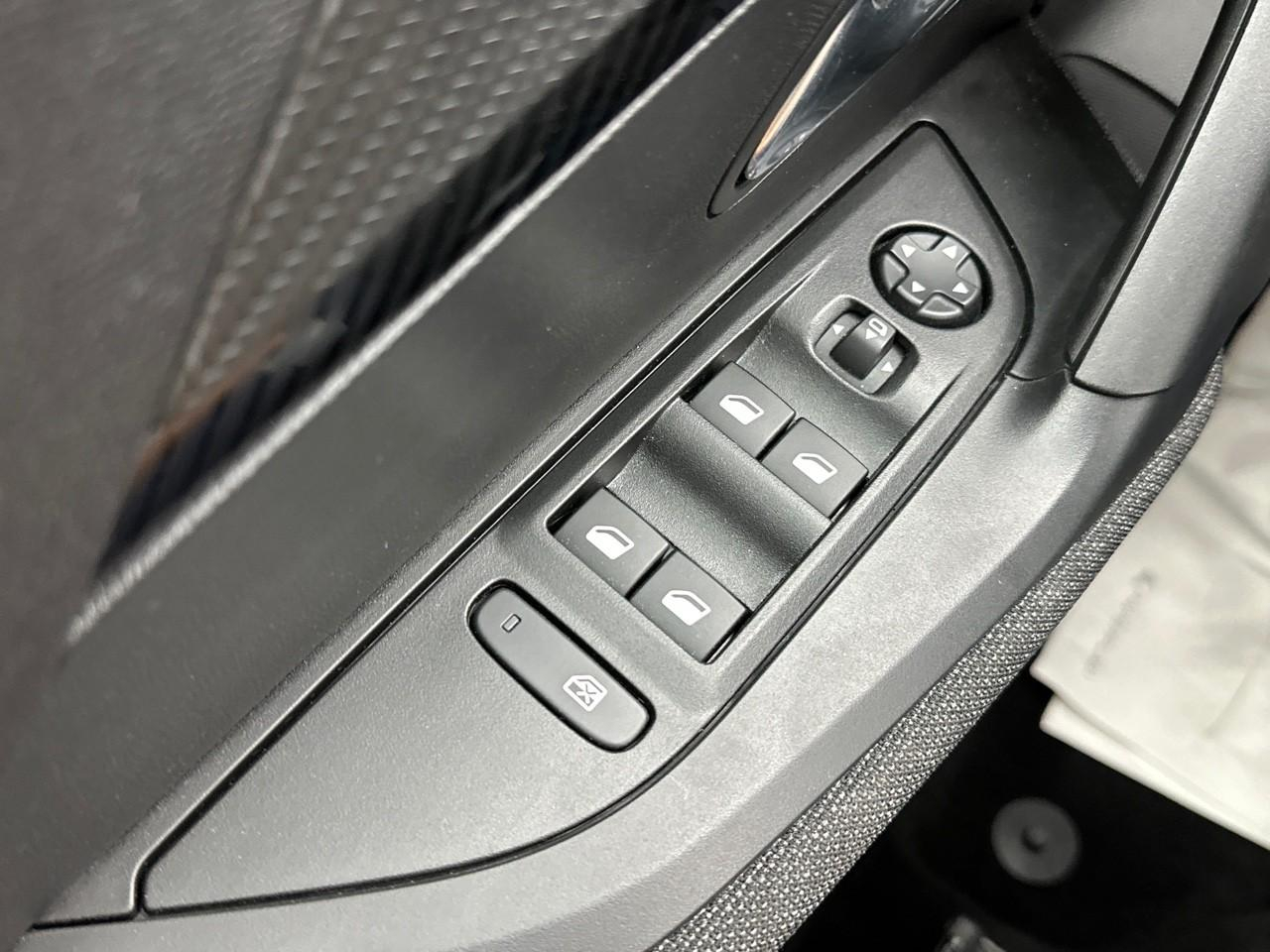 Peugeot 2008 hybrid 145 e-dcs6 style — photo 15