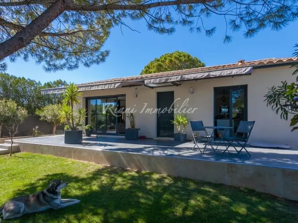 A vendre, Luberon, Hameau de l'Isle sur Sorgue, maison contemporaine 3 chambres, jardin, bassin et g