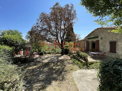 Mas provençal 5 pièces 140 m²