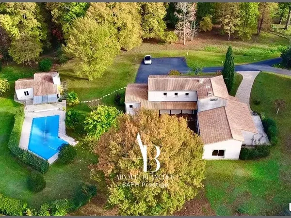 Propriété 10 pièces 288 m²