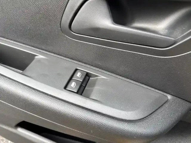 Peugeot 208 puretech 75 s&amp;s bvm5 like — photo 19