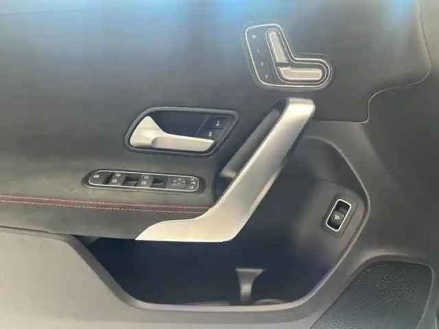 Mercedes Classe A 200 d berline amg line — photo 11