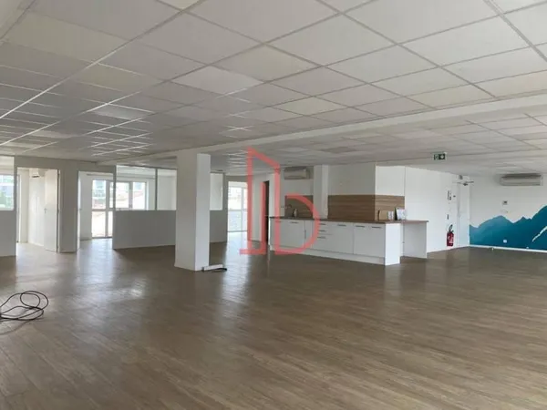 Bureaux 1 pièce 273 m²