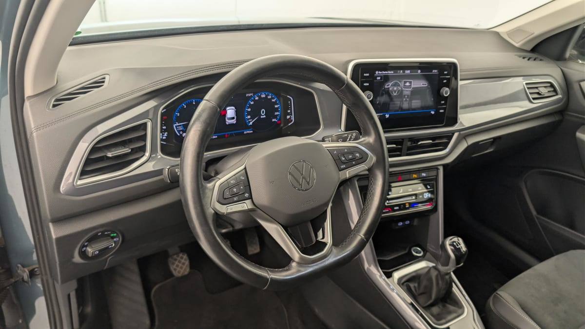 Volkswagen T-Roc — photo 15