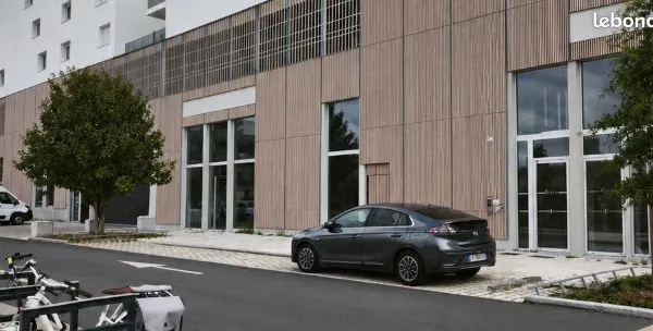 Local 253 m² Rennes