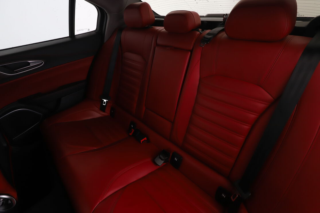 Alfa Romeo Giulia 2.2 Super AT8 — photo 13