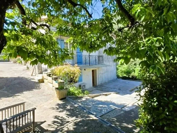 Maison 5 pièces 210 m²