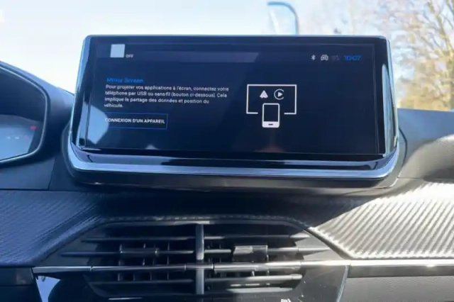 Peugeot 2008 hybrid 145 e-dcs6 — photo 25