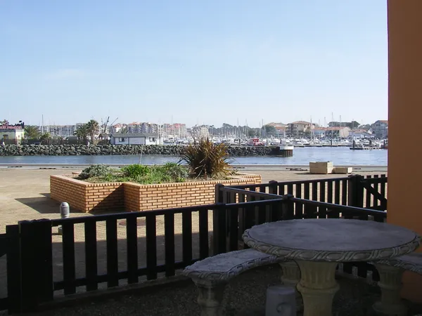 Vue dégagée sur le port