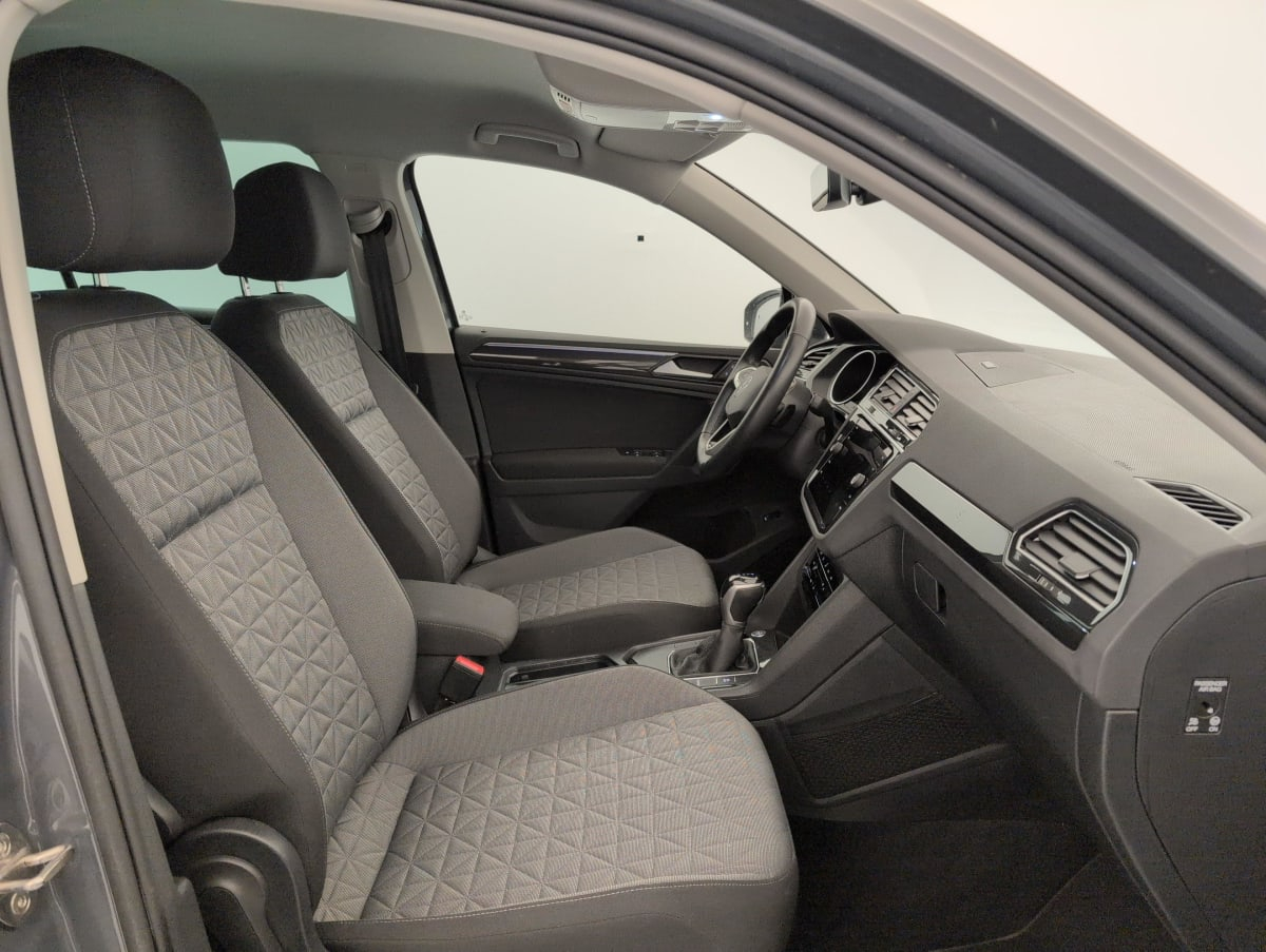 Volkswagen Tiguan — photo 9