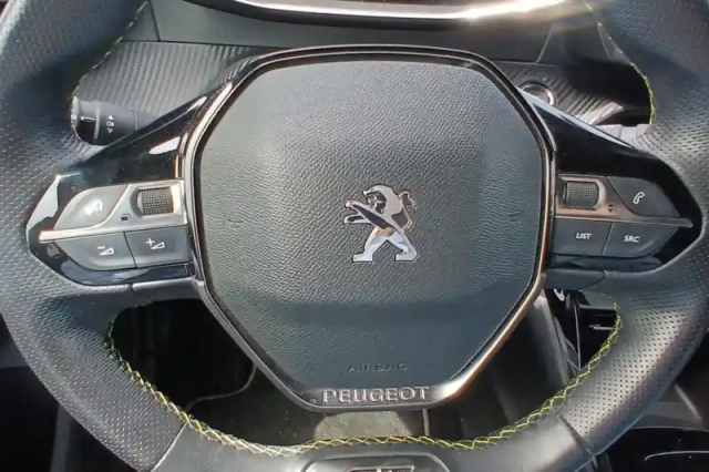 Peugeot 208 electrique 50 kwh 136ch — photo 19