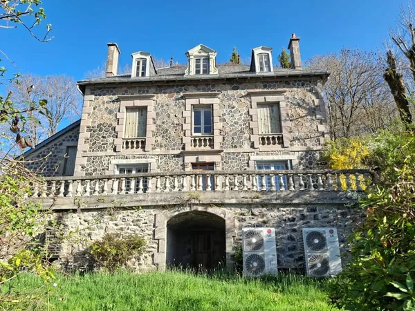 Propriete - 326 m² - 11 pièces