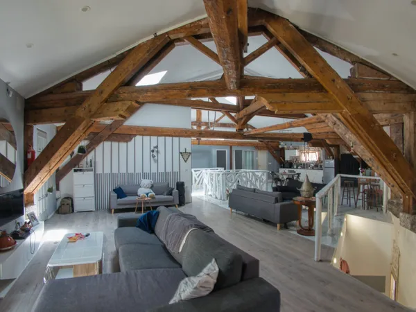 OPPORTUNITÉ suite départ à l'étranger : Maison en pierre restaurée - 166 m2 - 5 pièces + soub. aména