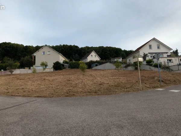 Vends Terrain viabilisé de 801m² à ETOUVANS (25260)