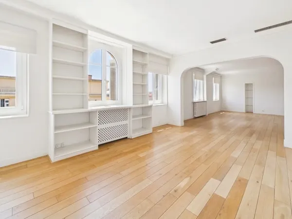 NICE CENTRE - APPARTEMENT EN DUPLEX DE 179M² A VENDRE - EN DERNIER ETAGE AVEC ASCENSEUR - IDEALEMENT