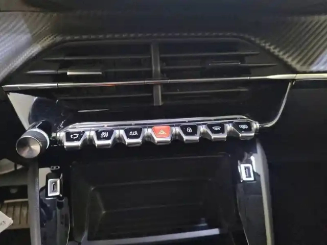 Peugeot 2008 puretech 130 s&amp;s eat8 — photo 25