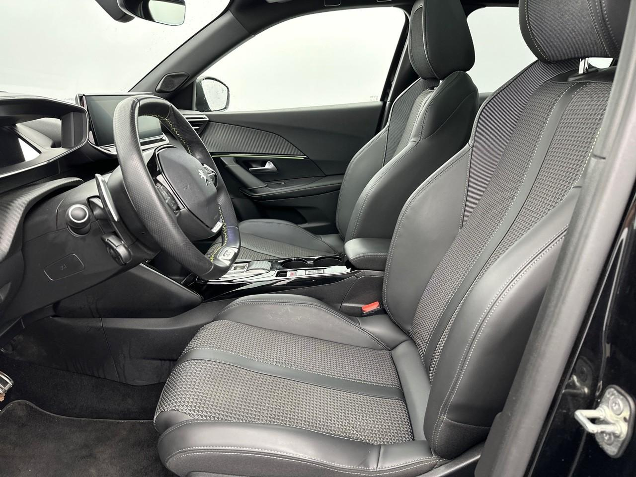 Peugeot 2008 puretech 130 s&s eat8 gt — photo 9
