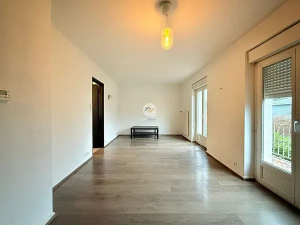 Maison à vendre avec jardin / 84 m² de plain-pied sur 8 ares 8